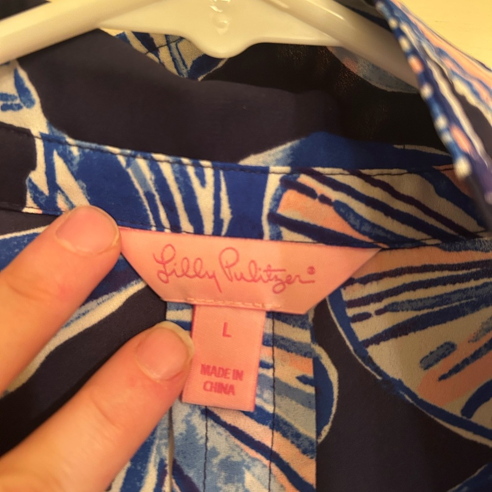 Like New Lilly Pulitzer Navy and Blue Floral Blouse - Picture 2 of 8
